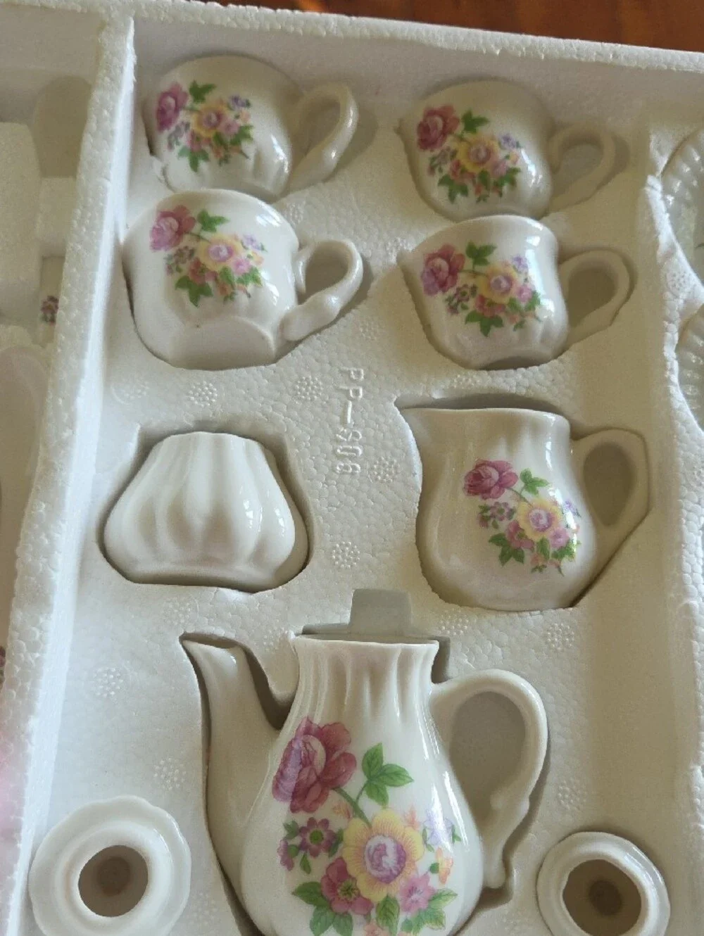 Floral Porcelain Tea Set - Pink Rose Pattern